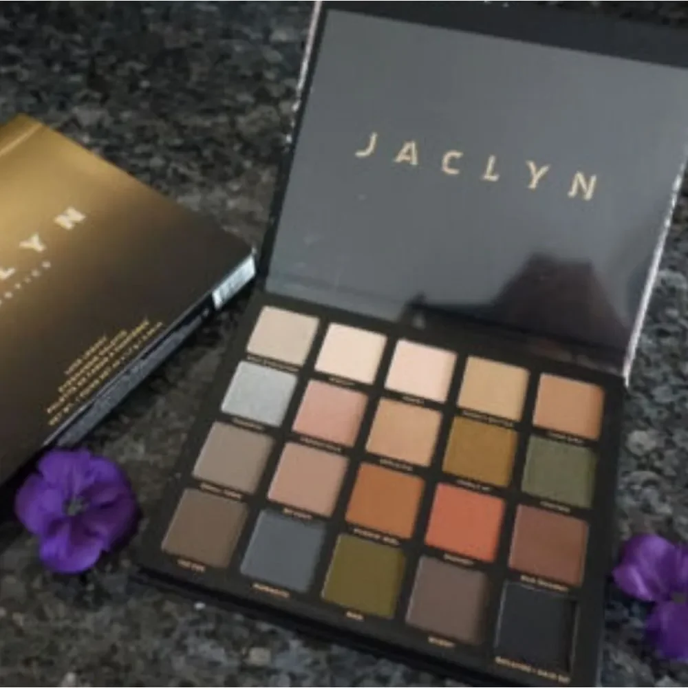 Jaclyn Cosmetics Luxe Legacy Eyeshadow Palette‎